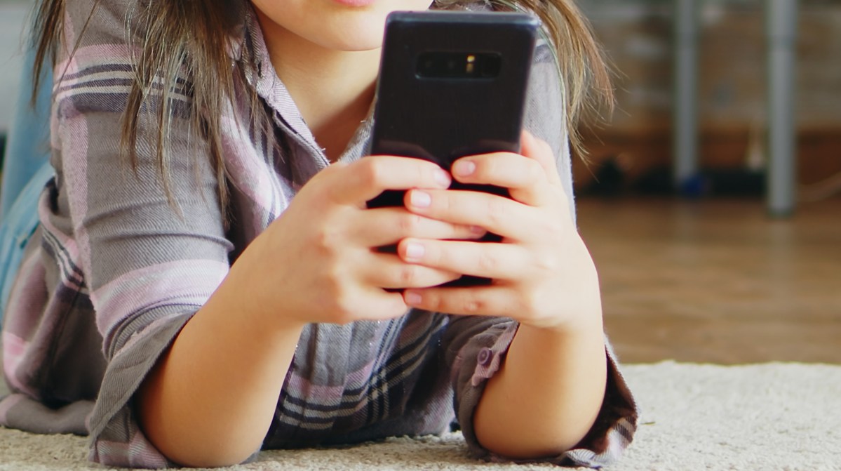 Sri Lanka is Talking about Banning Phones and Social Media for&nbsp;Kids